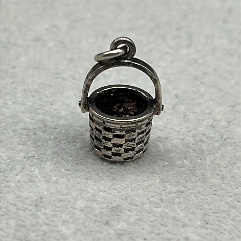 Lot of tested sterling silver charms ready to add to your charm bracelet resale - Picture 5 of 13